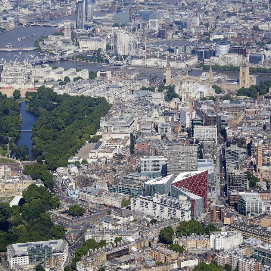 victoria-aerial-shot-bucking-ham-palace